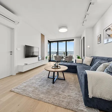 X34th Floor - Touch The Clouds In The Tallest Building In Eurovea Apartment *