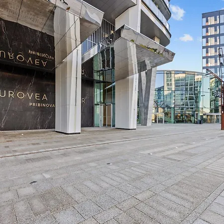 X34th Floor - Touch The Clouds In The Tallest Building In Eurovea Apartment *