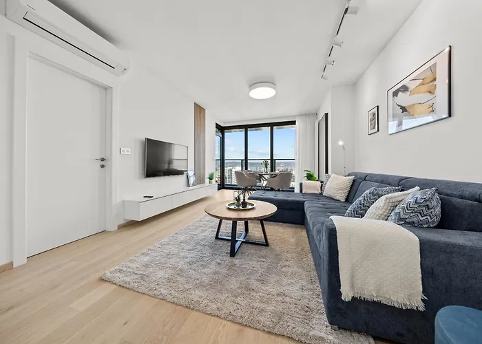 X34th Floor - Touch The Clouds In The Tallest Building In Eurovea Apartment *