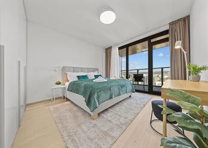 X34th Floor - Touch The Clouds In The Tallest Building In Eurovea Apartment *