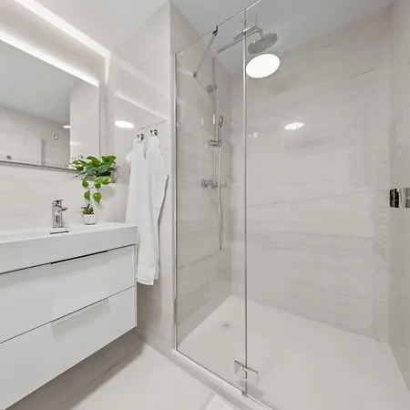 X34th Floor - Touch The Clouds In The Tallest Building In Eurovea Διαμέρισμα *